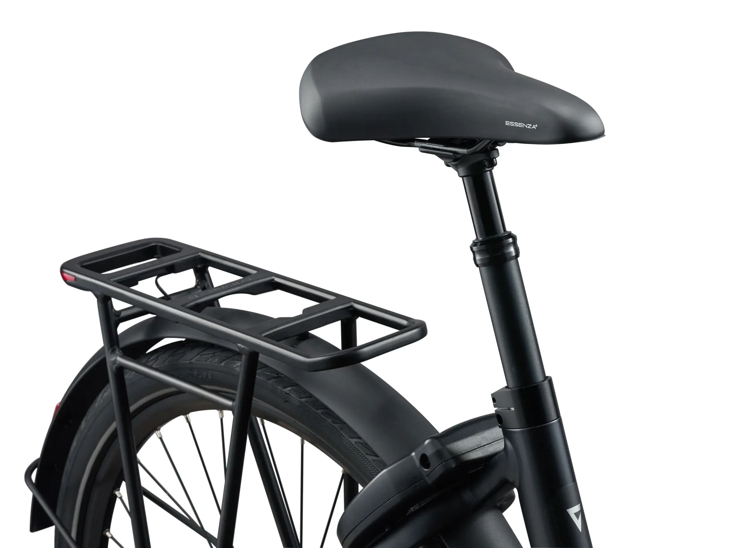 Hinteransicht des schwarzen Giant NewTour E+ 2 LST E-Bikes mit Fokus auf den Gepäckträger und die Sattelstütze.