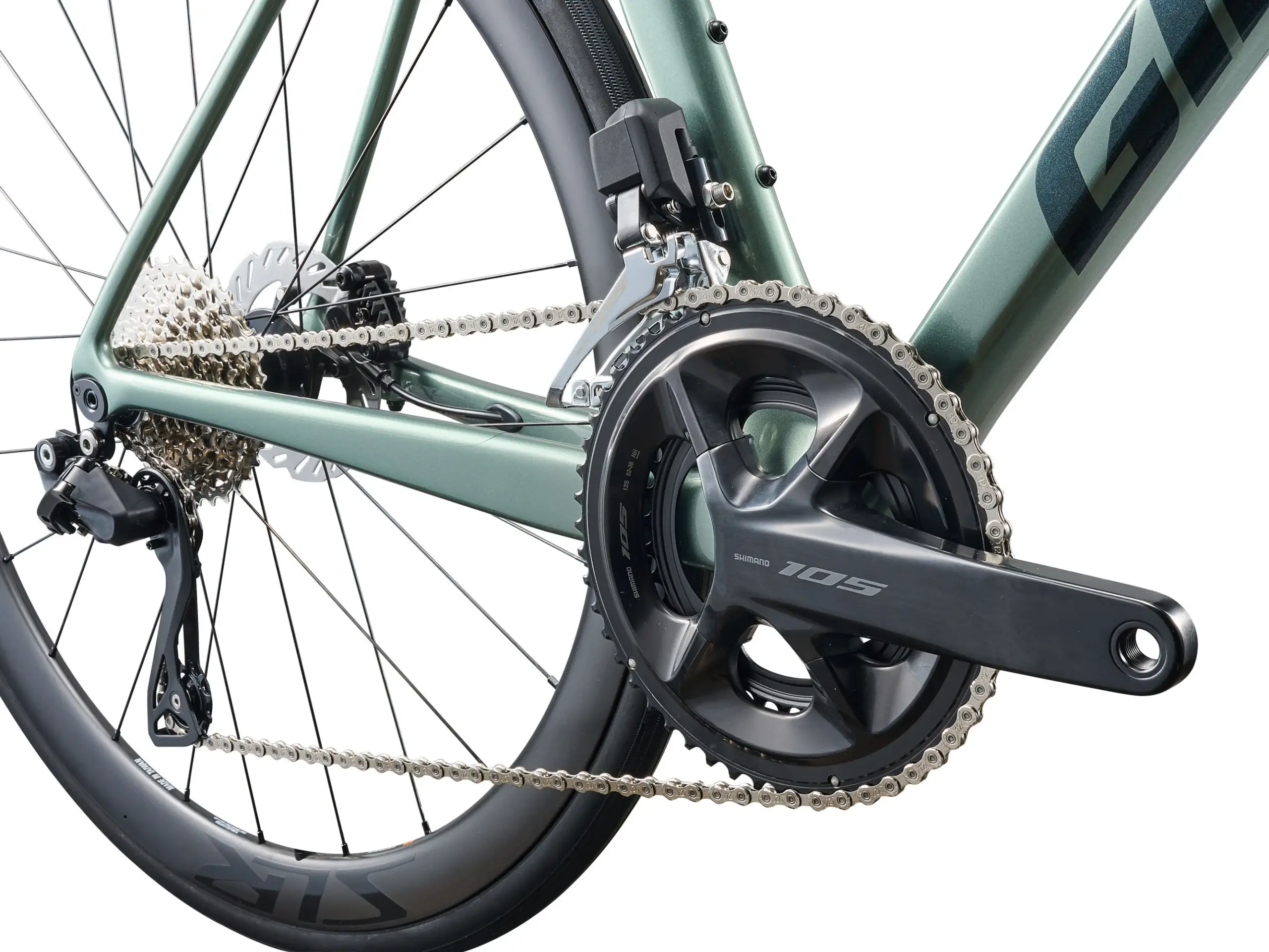 Detailansicht des Antriebsstrangs eines Giant TCR Advanced 0 Rennrads mit Shimano 105 Komponenten, Schaltwerk, Kassette und Kette.