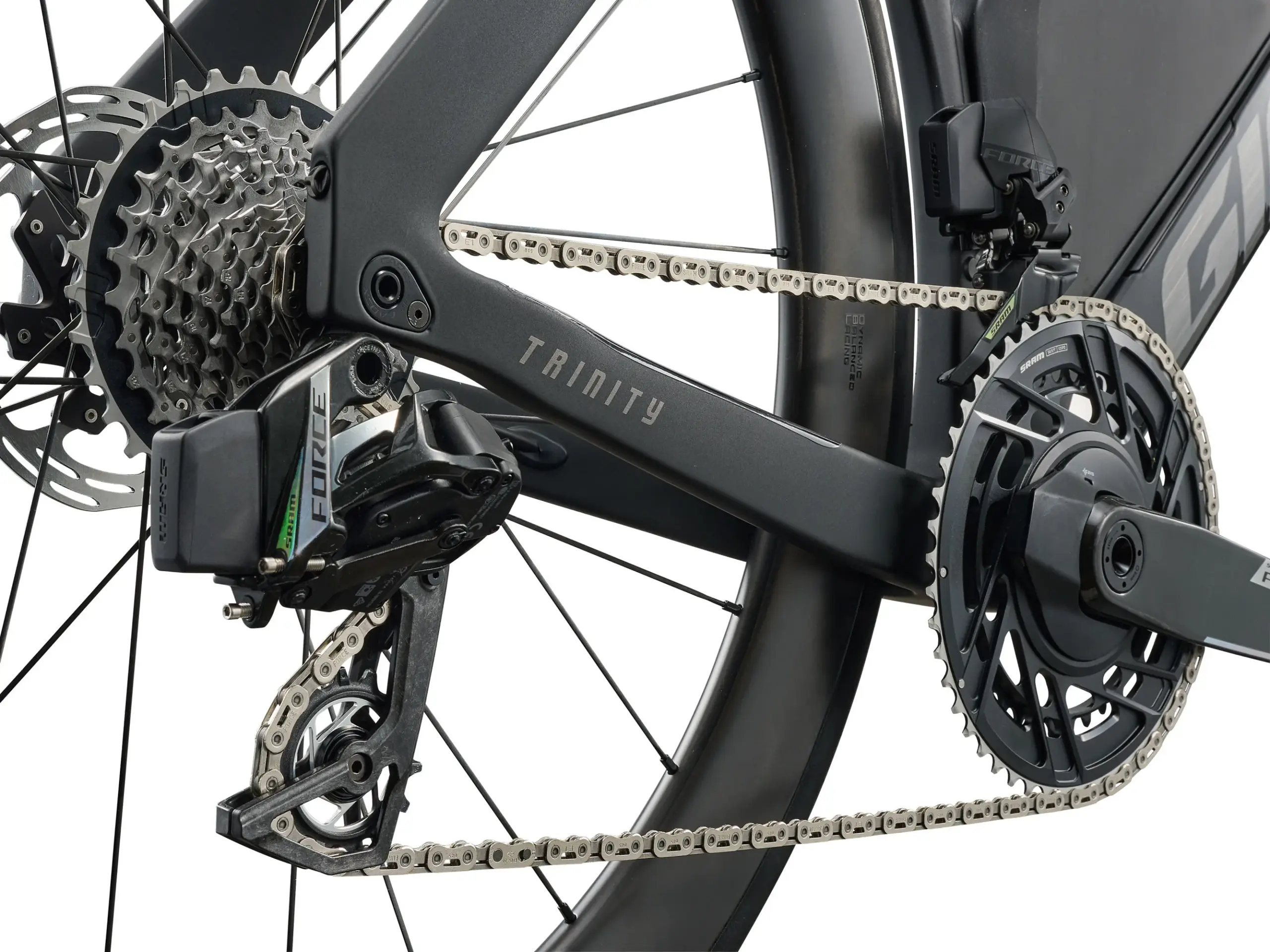Nahaufnahme des Schaltwerks, der SRAM Kette und der Kassette eines Giant Trinity Advanced SL 1 Zeitfahrrads.