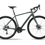 Seitenansicht des Lapierre Crosshill AL 4.0 2026 Gravelbikes in Grau.