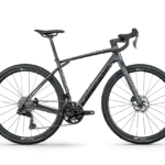 Graues Lapierre Crosshill CF 7.0 Gravelbike mit DT Swiss Laufrädern und WTB Reifen.