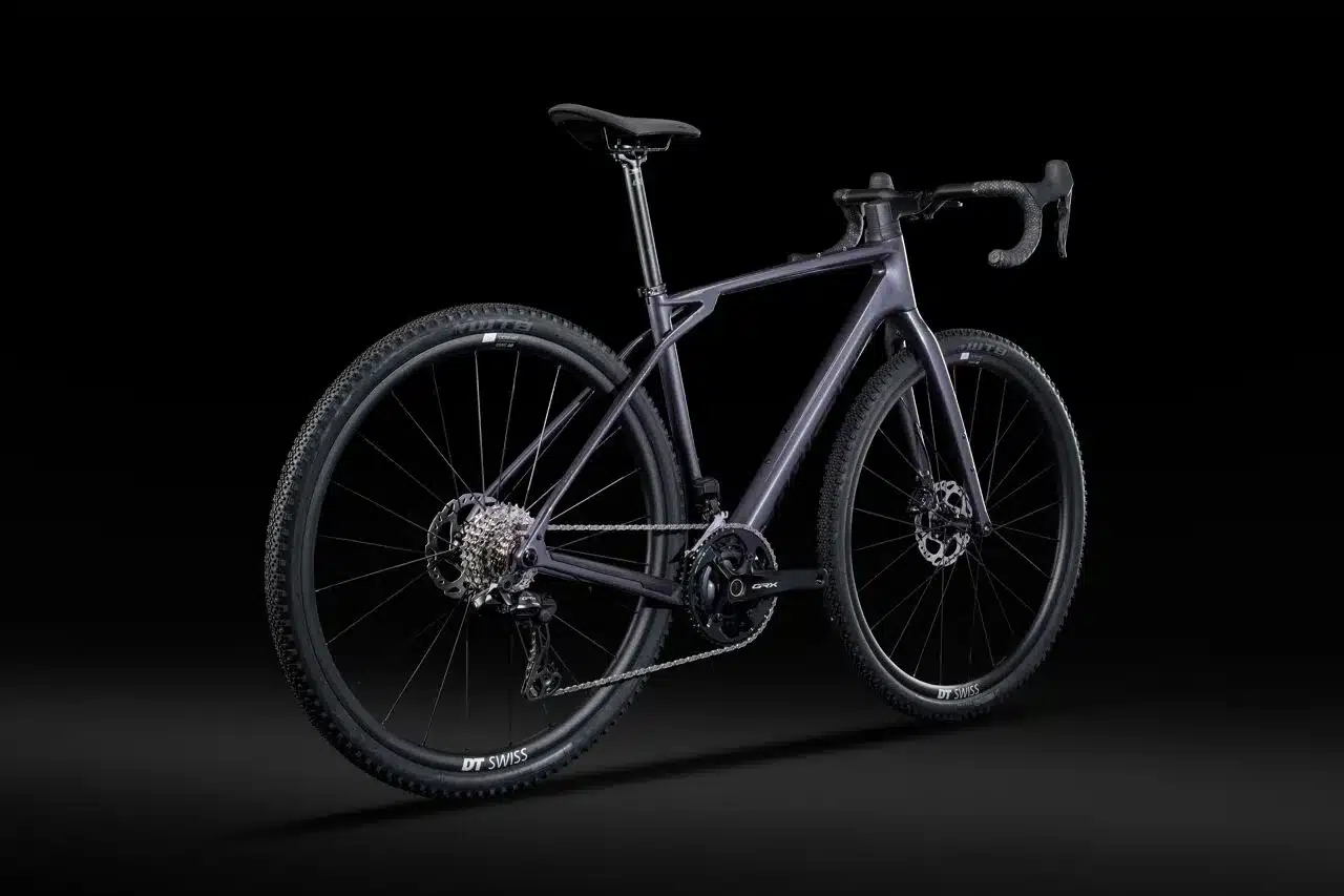 Gravelbike Lapierre Crosshill CF 7.0 von der Seite mit Fokus auf die Hinterradansicht und den Antrieb.