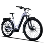 Lapierre E-EXPLORER 6.5 LOW 2026, ein hellviolettes E-Trekkingbike mit tiefer Einstiegshöhe, gezeigt von vorne