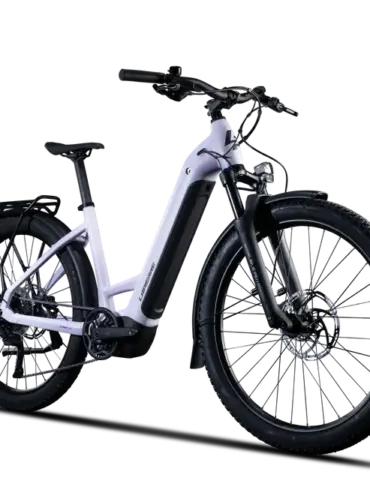 Lapierre E-EXPLORER 6.5 LOW 2026, ein hellviolettes E-Trekkingbike mit tiefer Einstiegshöhe, gezeigt von vorne