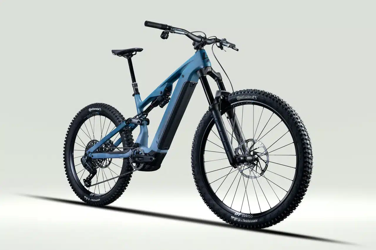 Das Lapierre Overvolt AM CF 7.8 ist ein E-MTB-Fully mit Carbonrahmen, 29 Zoll Vorder- und 27,5 Zoll Hinterrad, gefertigt für den All-Mountain- und Enduro-Einsatz.