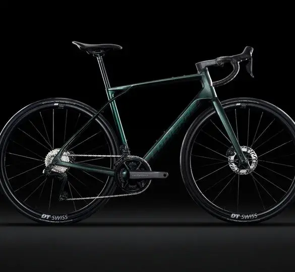 Dunkelgrünes Lapierre Pulsium 7.0 Rennrad mit Carbonrahmen, Ultegra Di2 Schaltung und DT Swiss Felgen