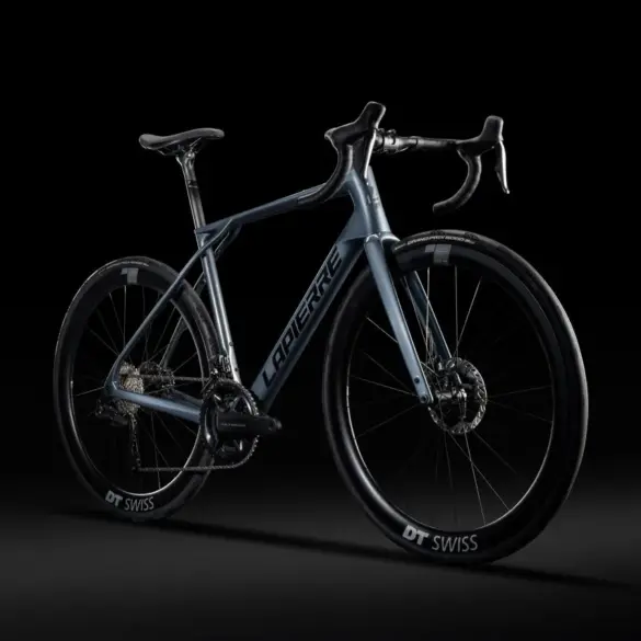Lapierre Pulsium 8.0 Endurance-Rennrad mit Carbonrahmen und DT Swiss Laufrädern