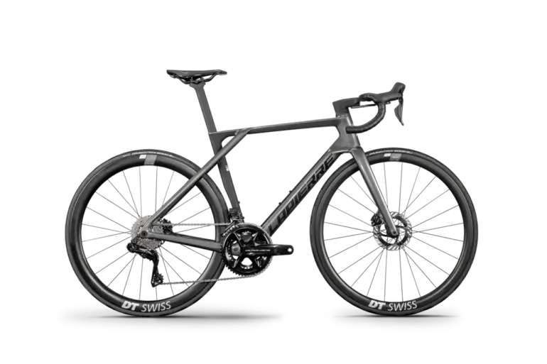 Seitenansicht eines grauen Lapierre Xelius DRS 9.0 Rennrads mit DT Swiss Laufrädern und Shimano Dura-Ace Di2 Schaltung.