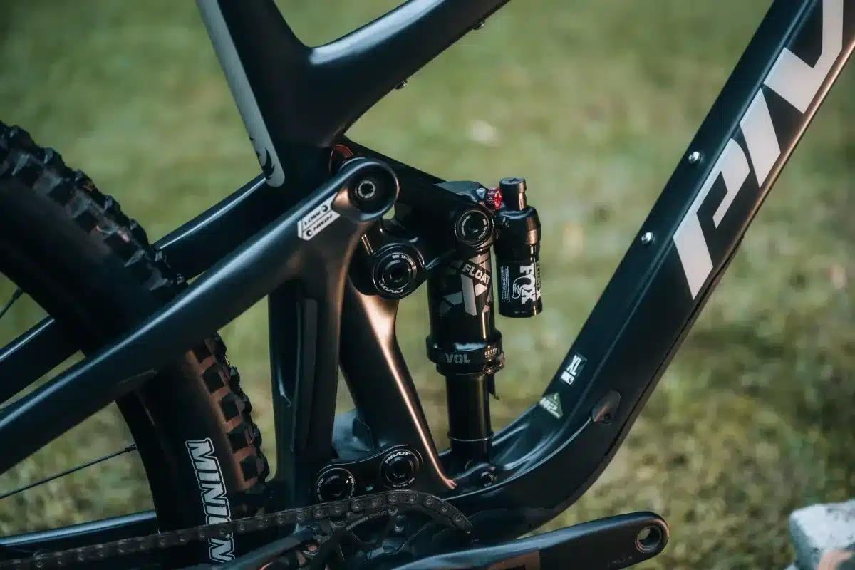 switchblade dion pivotcycles 037 367de732e5d7123b