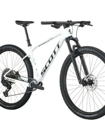 Scott Scale 910 Fahrrad von vorne seitlich mit schwarzem Hintergrund.