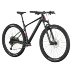 Scott Scale 930 Mountainbike in Schwarz mit Vollfederung vorne.