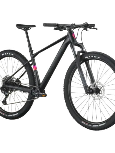 Scott Scale 930 Mountainbike in Schwarz mit Vollfederung vorne.