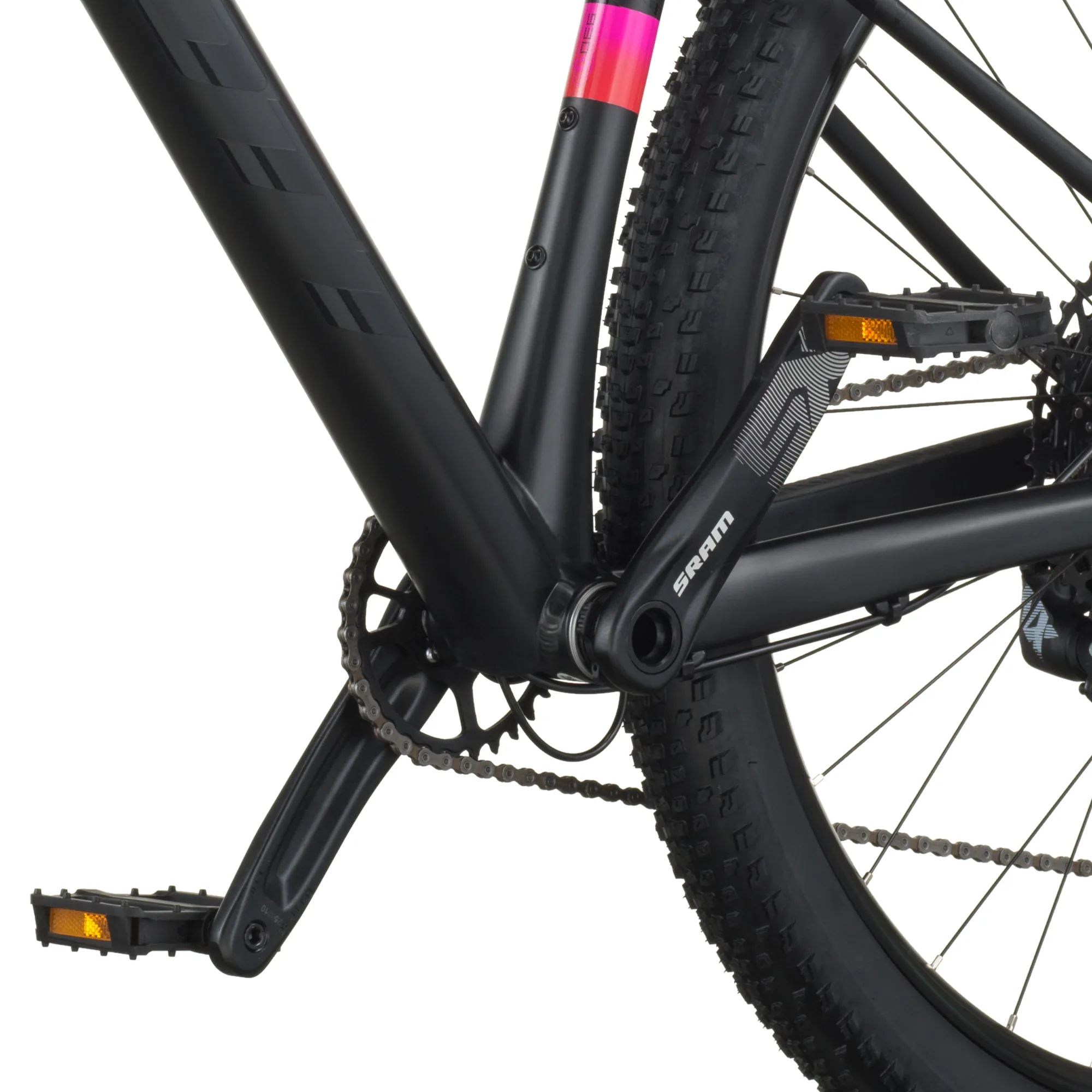 Detailaufnahme des Scott Scale 930 Mountainbikes, Fokus auf Kurbelgarnitur und Kette