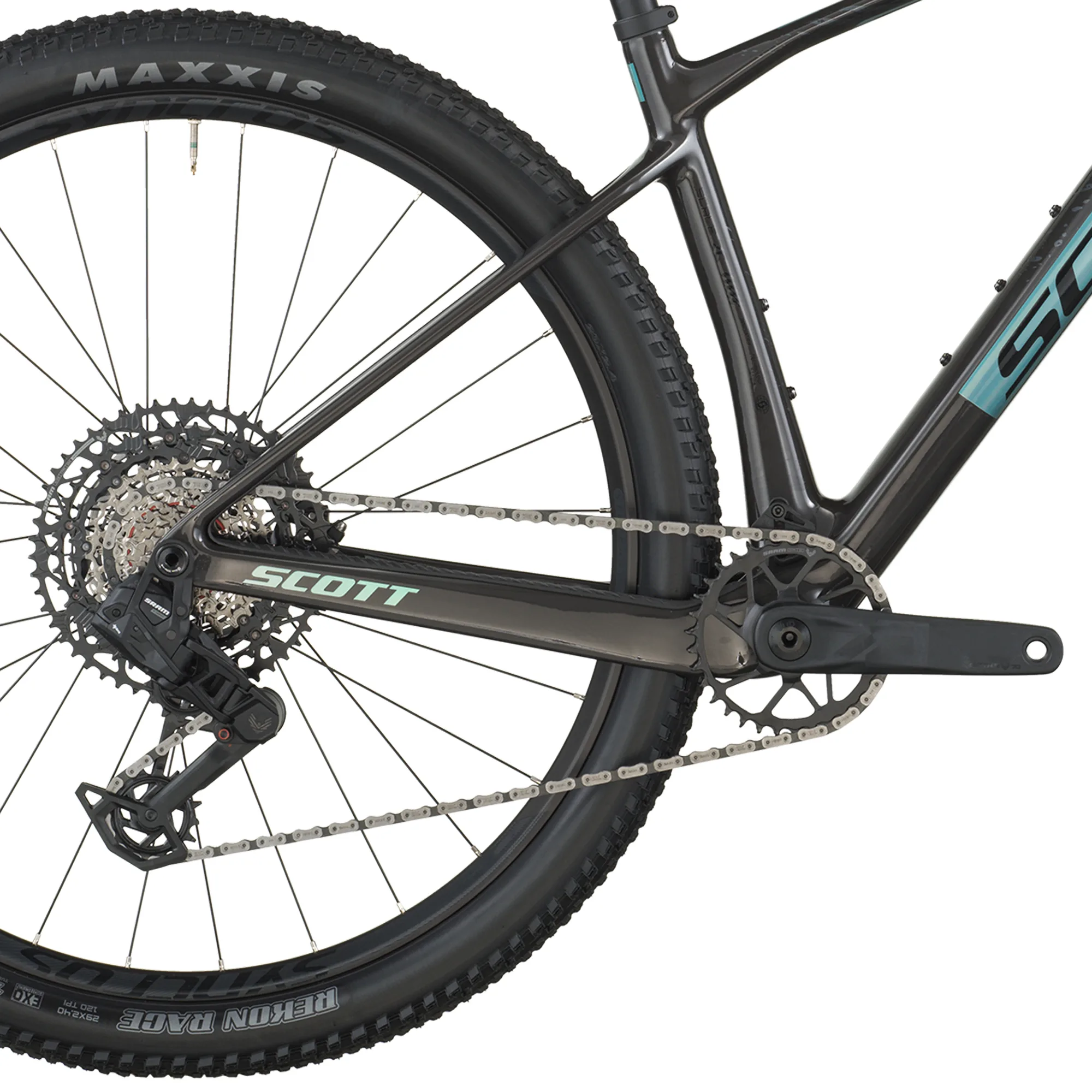 Detailansicht des Antriebsstrangs eines Scott Scale RC Team Mountainbikes, inklusive Kette, Kassette, Schaltwerk und Hinterrad.