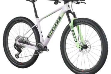 Scott Scale RC World Cup Fahrrad mit Vollfederung vorne in hush purple und grün.
