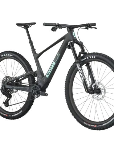 Schwarzes SCOTT Spark 900 EVO Mountainbike mit Camouflage-Muster auf dem Rahmen und türkisfarbener "SCOTT"-Schrift.