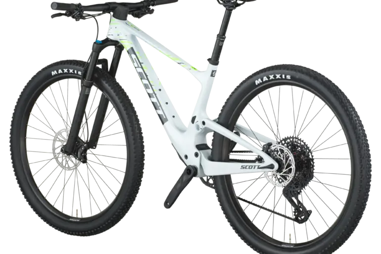 Das SCOTT Spark RC Comp ist ein Cross-Country-Mountainbike mit weißem Carbonrahmen, 29-Zoll-Reifen und moderner Ausstattung.
