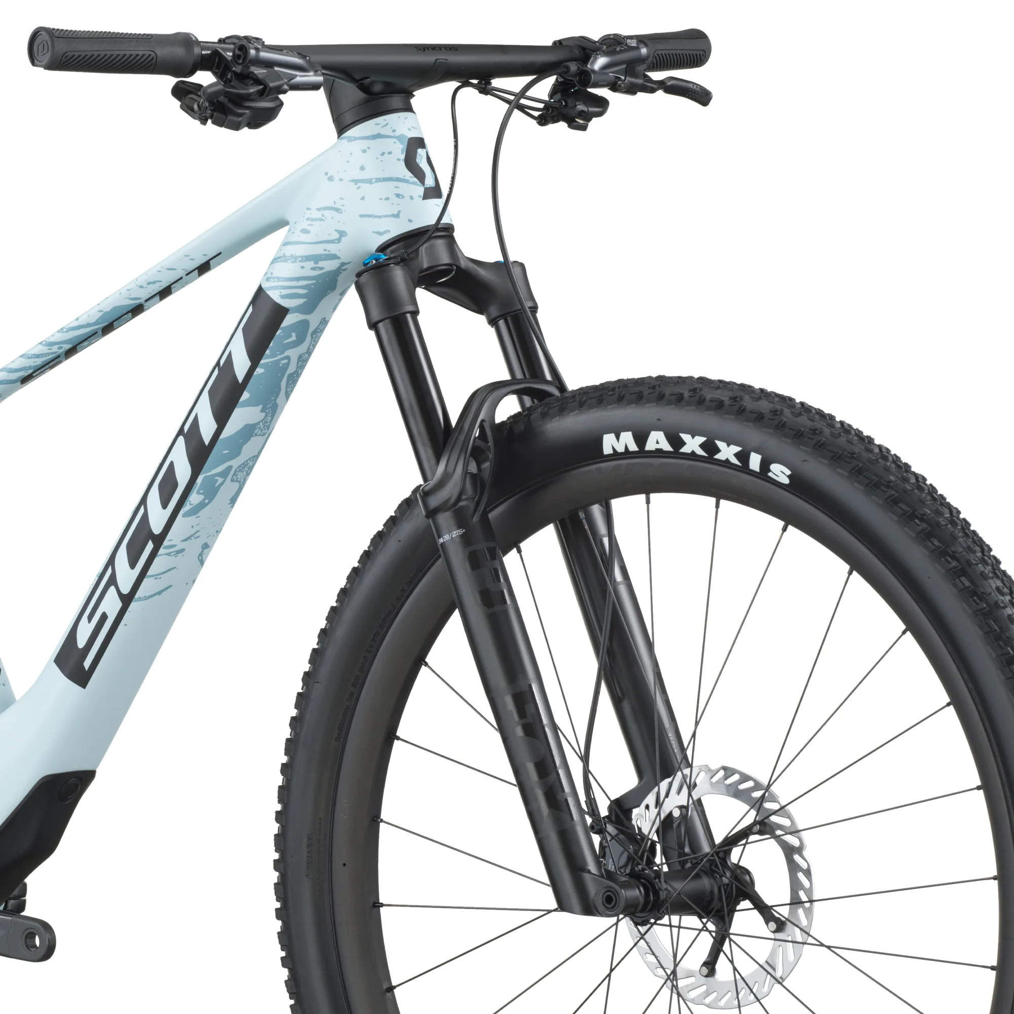 Vorderansicht des Scott Spark RC Pro Mountainbikes mit Scott-Logo, FOX Federgabel und Maxxis-Reifen.