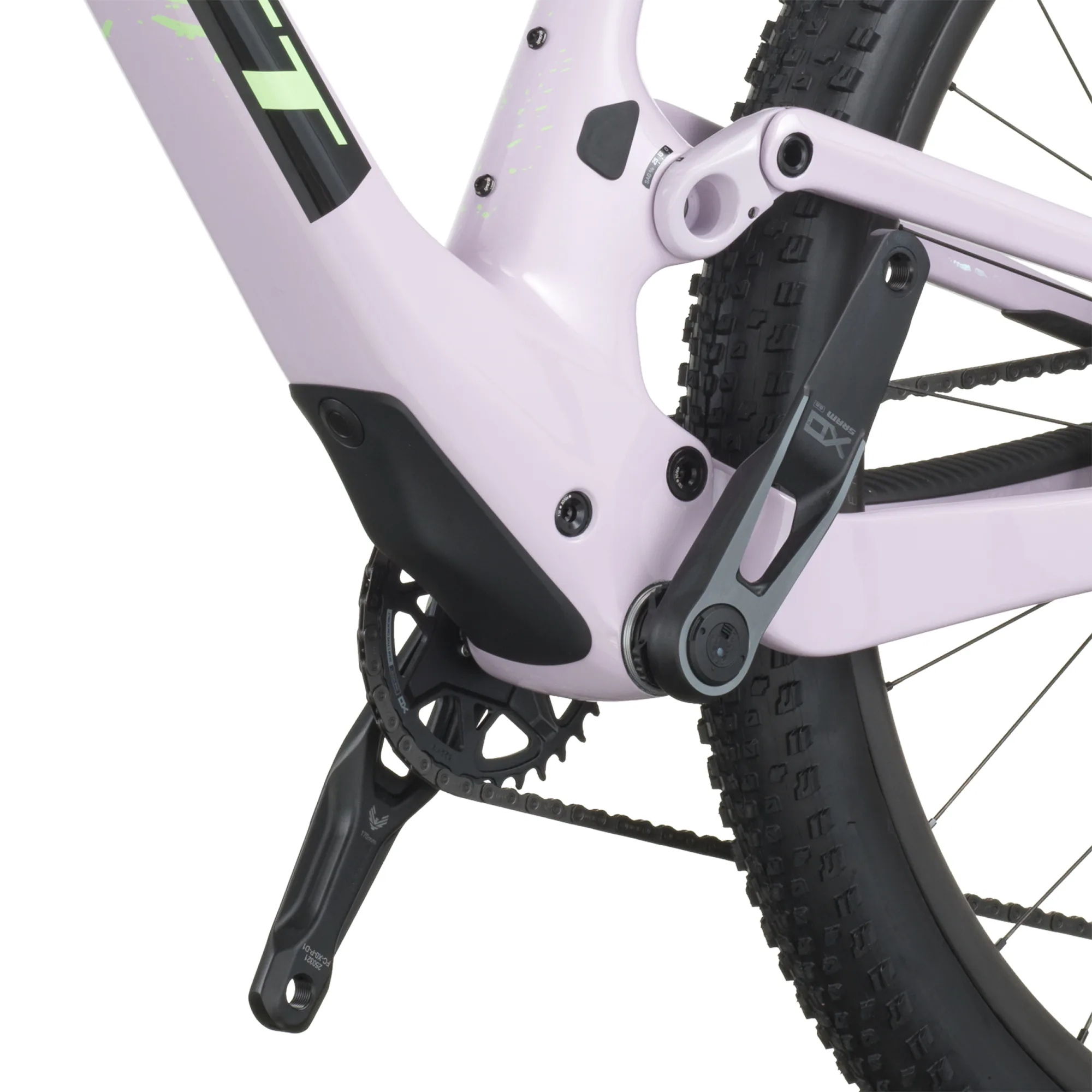 Nahaufnahme des Hinterbaus und der Kurbelgarnitur eines SCOTT Spark RC World Cup Mountainbikes. Das Bild zeigt den Übergang vom Hauptrahmen zum Hinterbau, die Kette, das Kettenblatt und die Kurbel. Der Rahmen ist in einem hellen Lilaton gehalten.