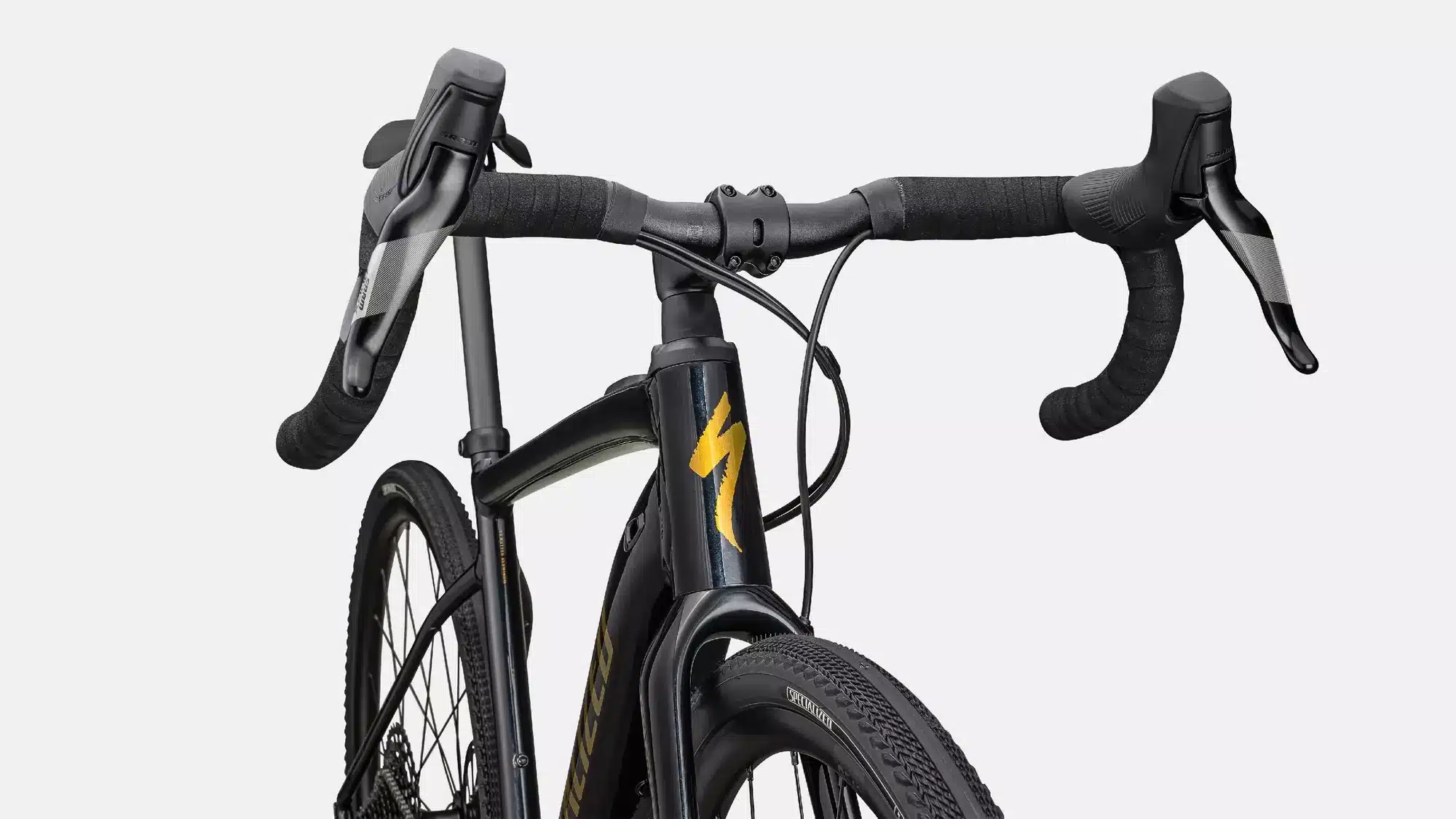 Vorderansicht eines Specialized Turbo Creo 2 Comp E5 E-Rennrads, Fokus auf den Lenker mit SRAM-Schalthebeln und dem Specialized-Logo am Rahmen.