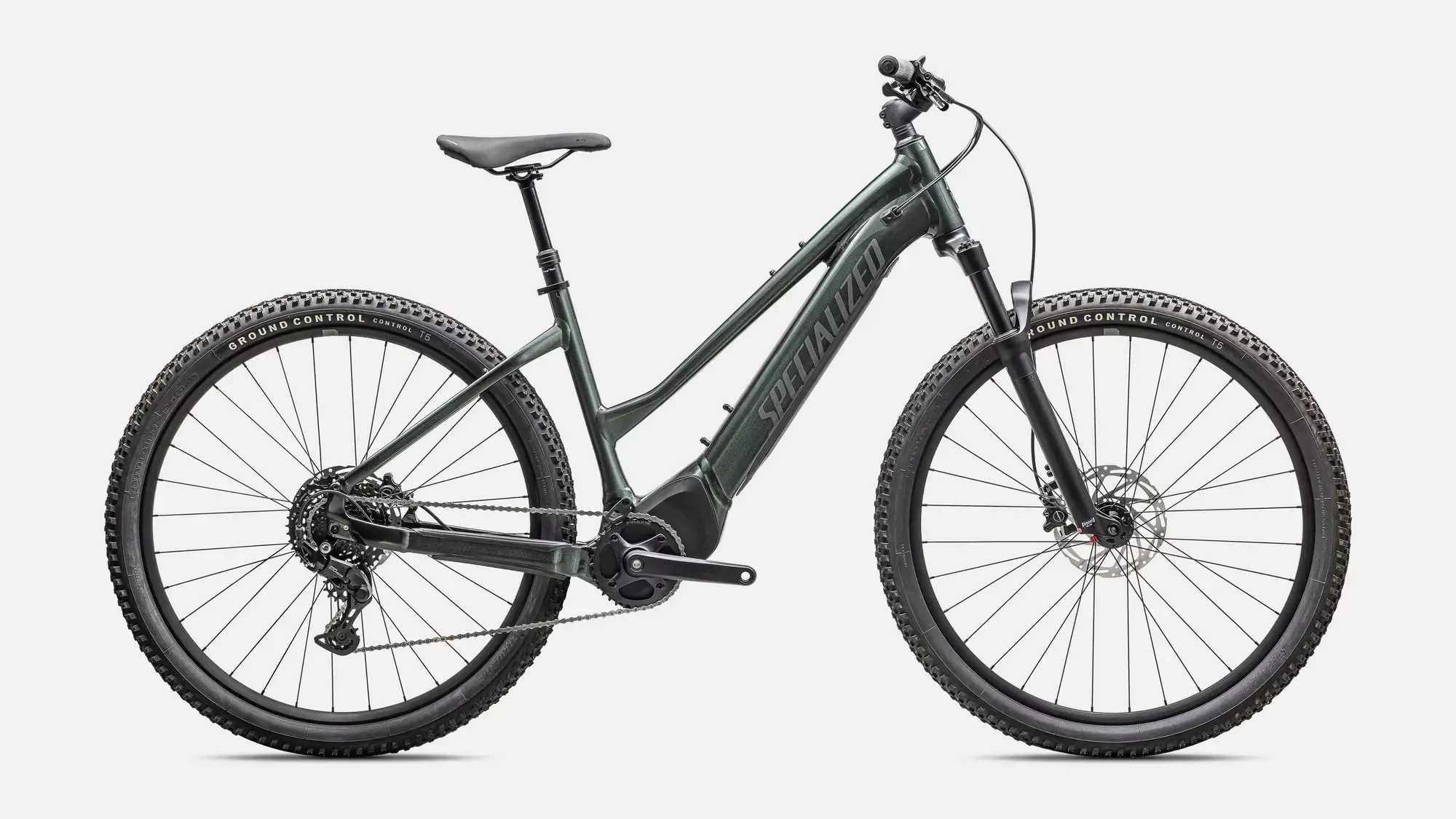 Seitenansicht eines dunkelgrünen Specialized Turbo Tero 4.0 Step-Through E-Bikes mit Fokus auf den tiefen Einstieg und integrierten Akku.