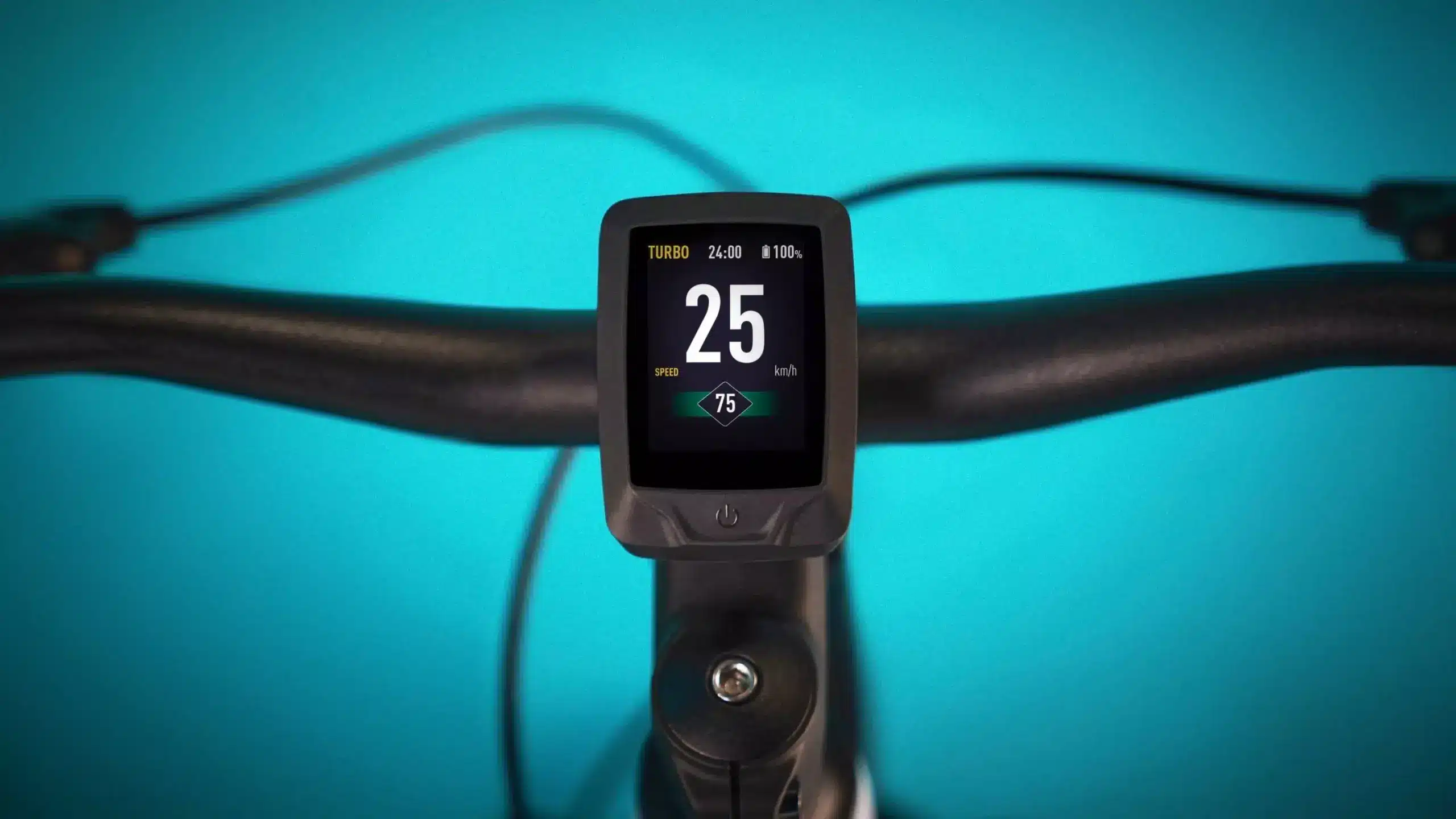 Das Display des Specialized Turbo Tero X 4.0 zeigt eine Geschwindigkeit von 25 km/h im TURBO-Modus und 100% Akkuladung an.