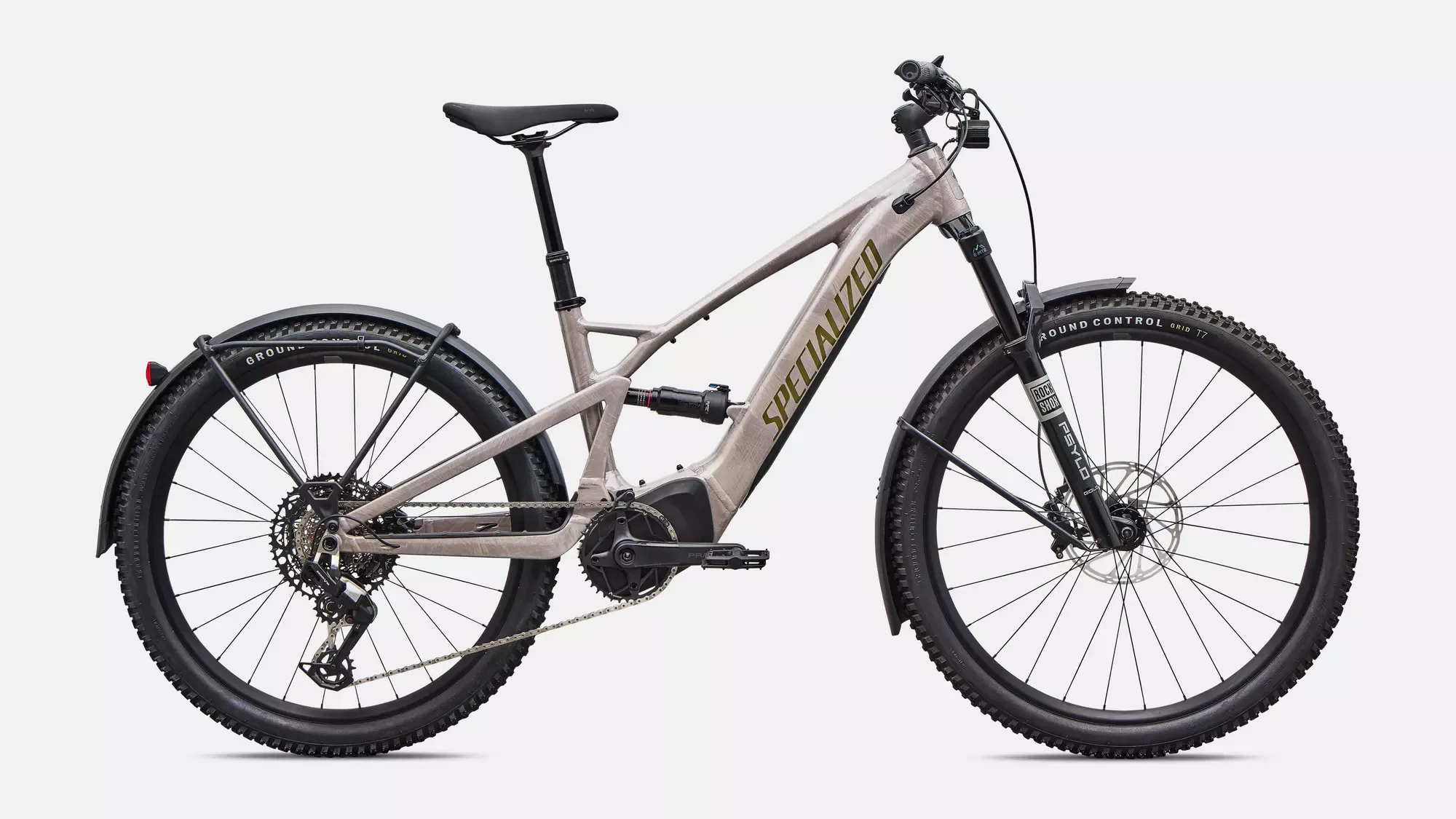Seitenansicht des Specialized Turbo Tero X 6.0 E-Bikes in Gloss Sandstone Metallic mit Schutzblechen, Gepäckträger und integrierter Lichtanlage.