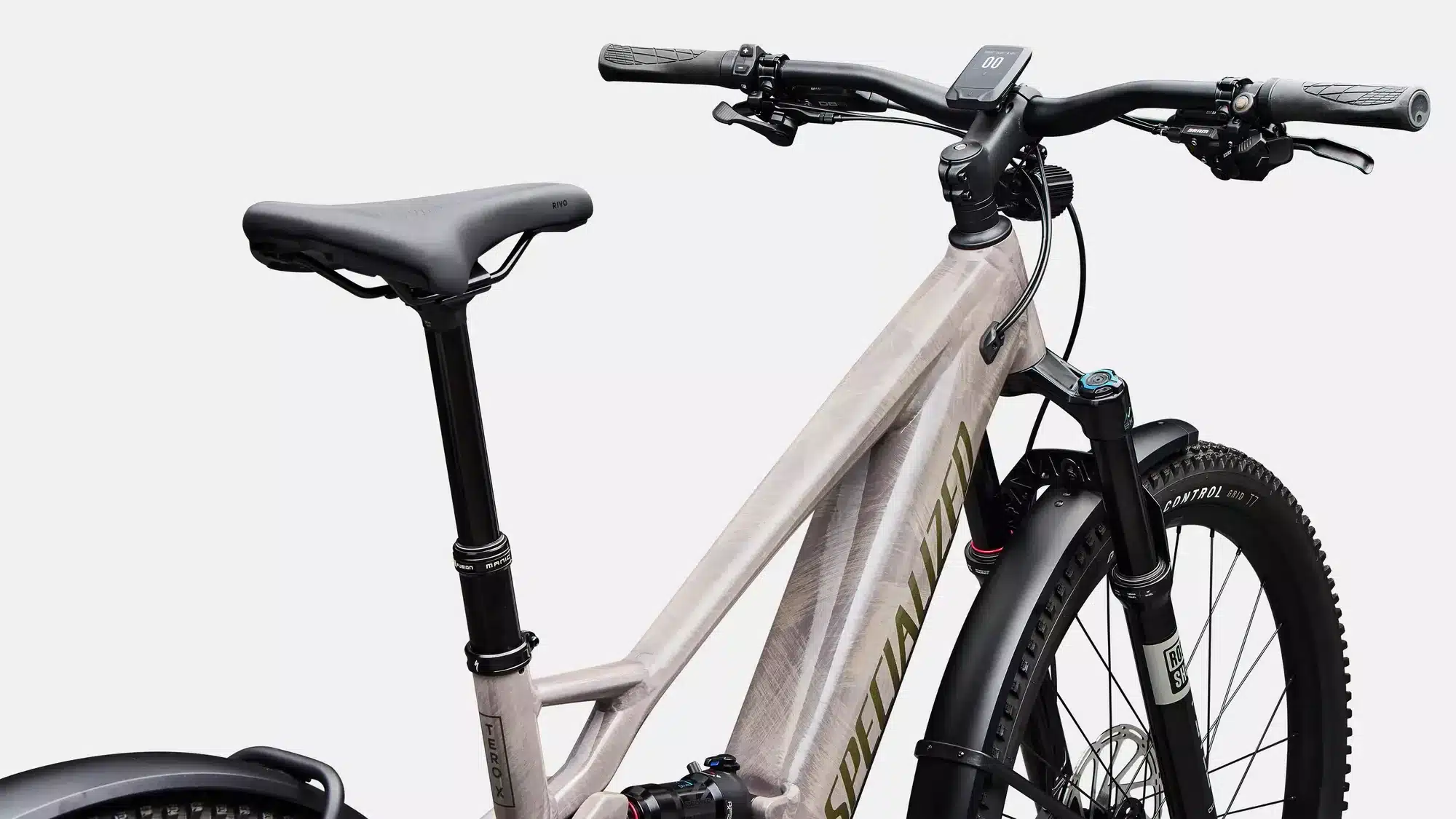 Sitz- und Lenkerpartie des Specialized Turbo Tero X 6.0 E-Bikes mit Fokus auf Rahmen, Display und Federung.