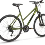 Grünes Stevens 5X LT Crossrad von der linken Seite mit Fokus auf Rahmen, Räder und Federung.