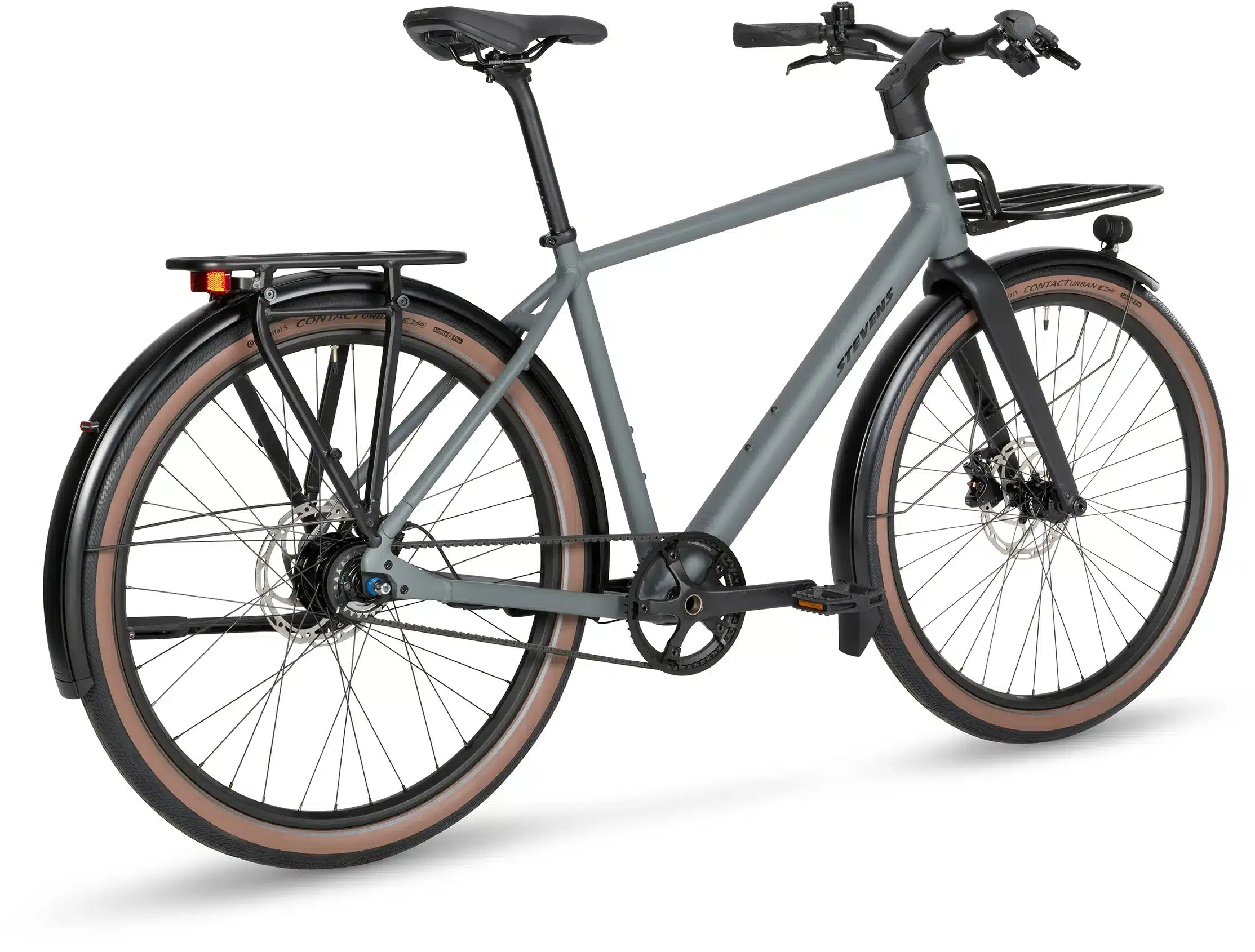 Seitenansicht eines grauen Stevens Amant 7.2 HT City-Bikes mit Gepäckträgern, Schutzblechen und Riemenantrieb.