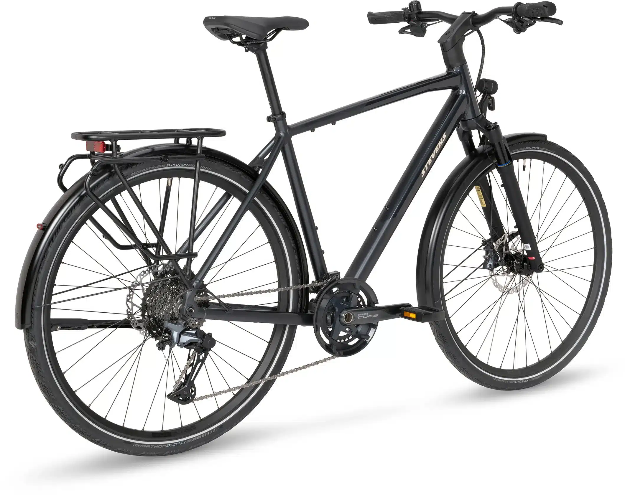 Schwarz lackiertes Stevens Aviolo 9.1 HT Tourenrad mit Gepäckträger, Schutzblechen, Lichtanlage und Shimano CUES Schaltwerk.