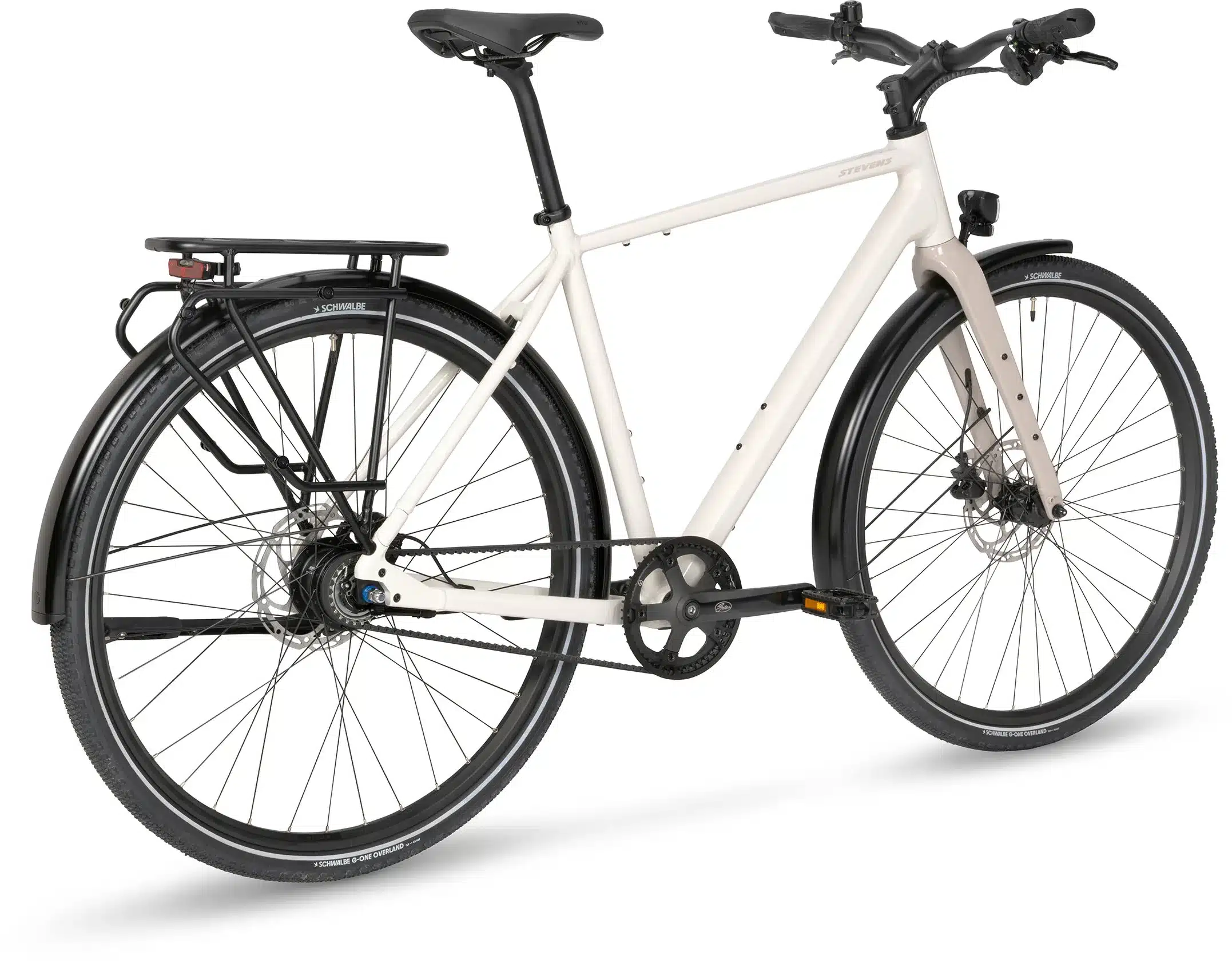 Stevens Caleta 5.2 HT Trekkingrad in der Farbe Pepper White mit Riemenantrieb und Gepäckträger.