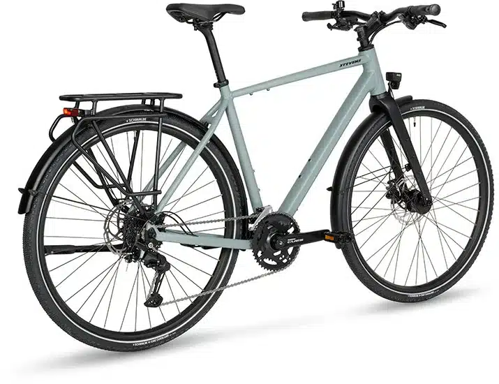 Ein Stevens Caleta 6.1 HT City-Cross-Bike in der Farbe Harbor Cloud, von der Seite gesehen.