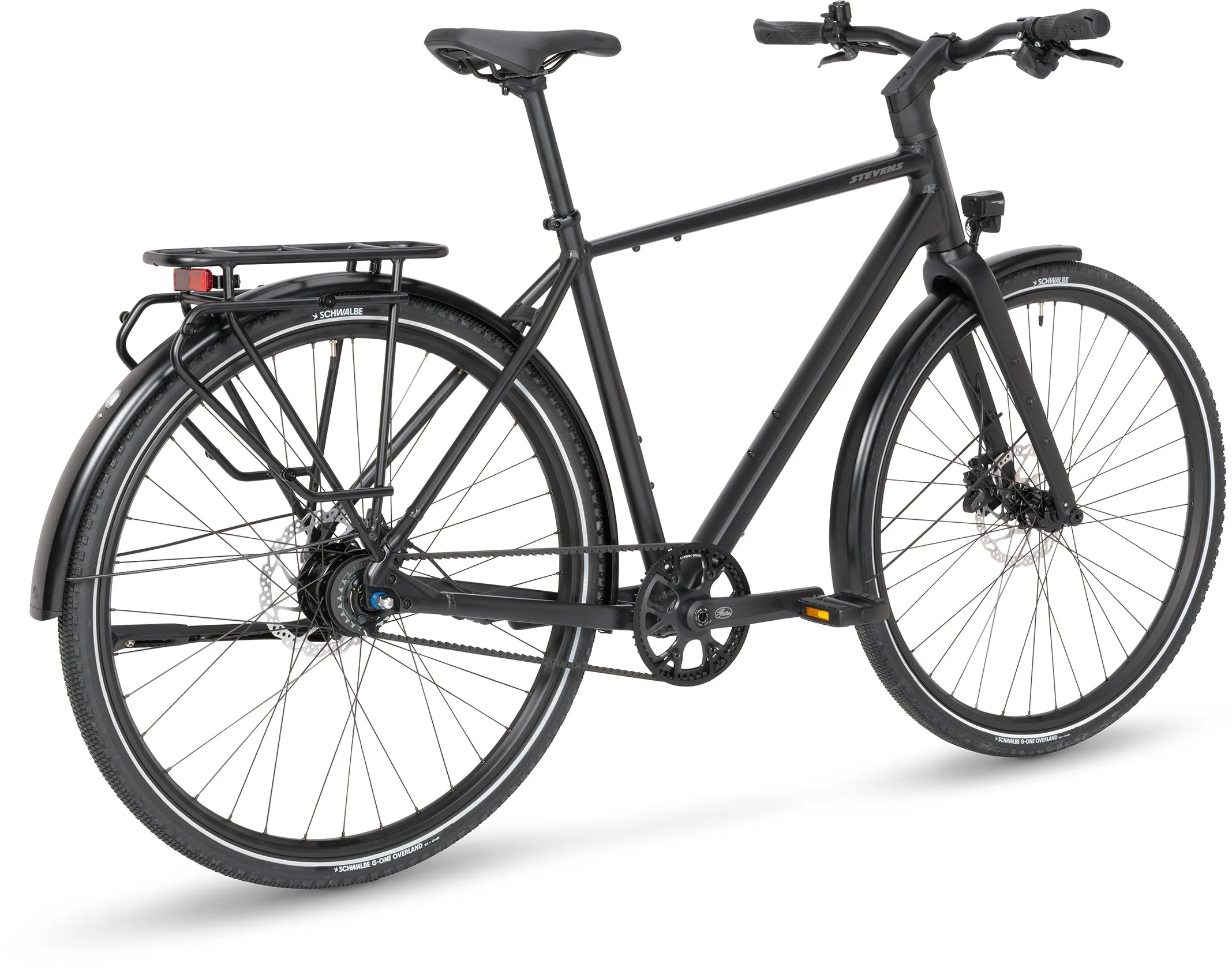 Schwarz lackiertes Stevens Caleta 7.2 HT Herrenfahrrad mit Scheibenbremsen, Riemenantrieb und Gepäckträger.