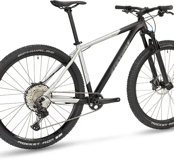 Stevens Colorado 401 Mountainbike mit Aluminiumrahmen, Federgabel und Scheibenbremsen.