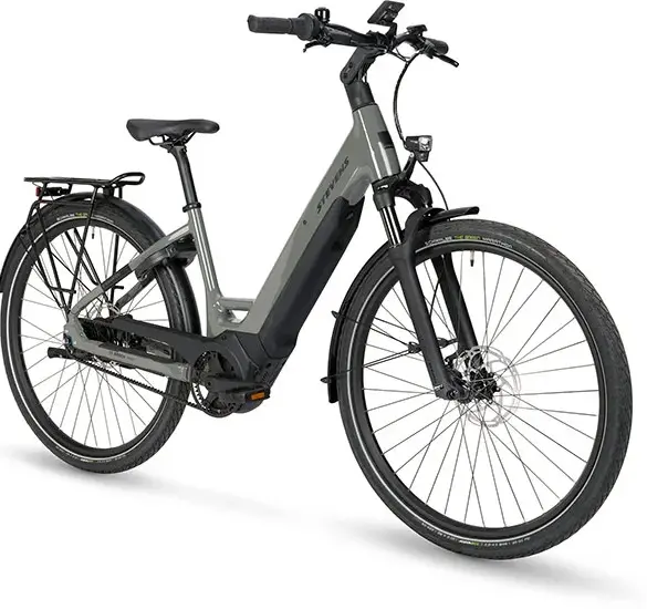 Graues Stevens E-Courier 6.5.1 Plus Forma Urban E-Bike mit Gepäckträger und Federgabel, seitenansicht.