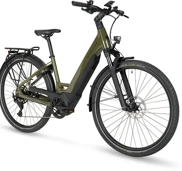 Vorderansicht des Stevens E-Triton 5.5.1 Forma E-Bikes in Khaki, stehend auf weißem Hintergrund.