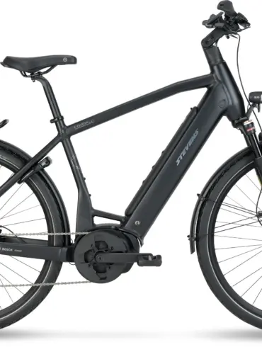 Stevens E-Triton 6.6.1 HT E-Hardtail Fahrrad in Schwarz, mit Bosch Performance Line Motor, PowerTube Akku, Federgabel, Schutzblechen, Gepäckträger und Shimano Schaltung.