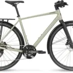 Seitenansicht eines hellgrünen Stevens Kalea 7.1 Urban-Bikes mit Gepäckträger, Schutzblechen und Nabendynamo.