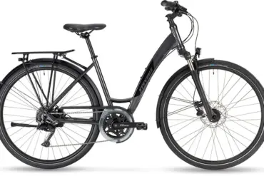 STEVENS Savoie Forma Fahrrad, ein schwarzes Damenrad mit Aluminiumrahmen, Federgabel, Gepäckträger und Scheibenbremsen.
