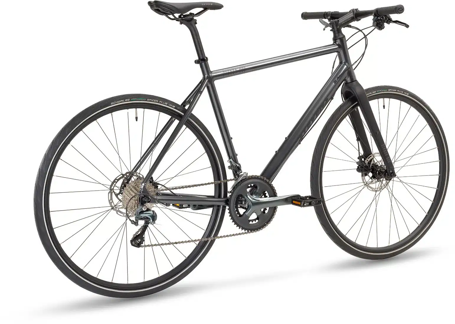Ein Stevens Strada 600 Fahrrad in der Farbe Phantom Grey, von der Seite betrachtet, mit Fokus auf den Rahmen, die Laufräder und die Schaltung.