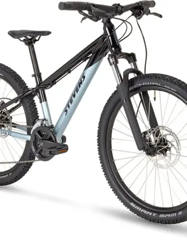 Stevens Team RC 24 Junior-Trail-Bike, ein Mountainbike für junge Fahrer mit Aluminiumrahmen, Federgabel und 24-Zoll-Laufrädern.