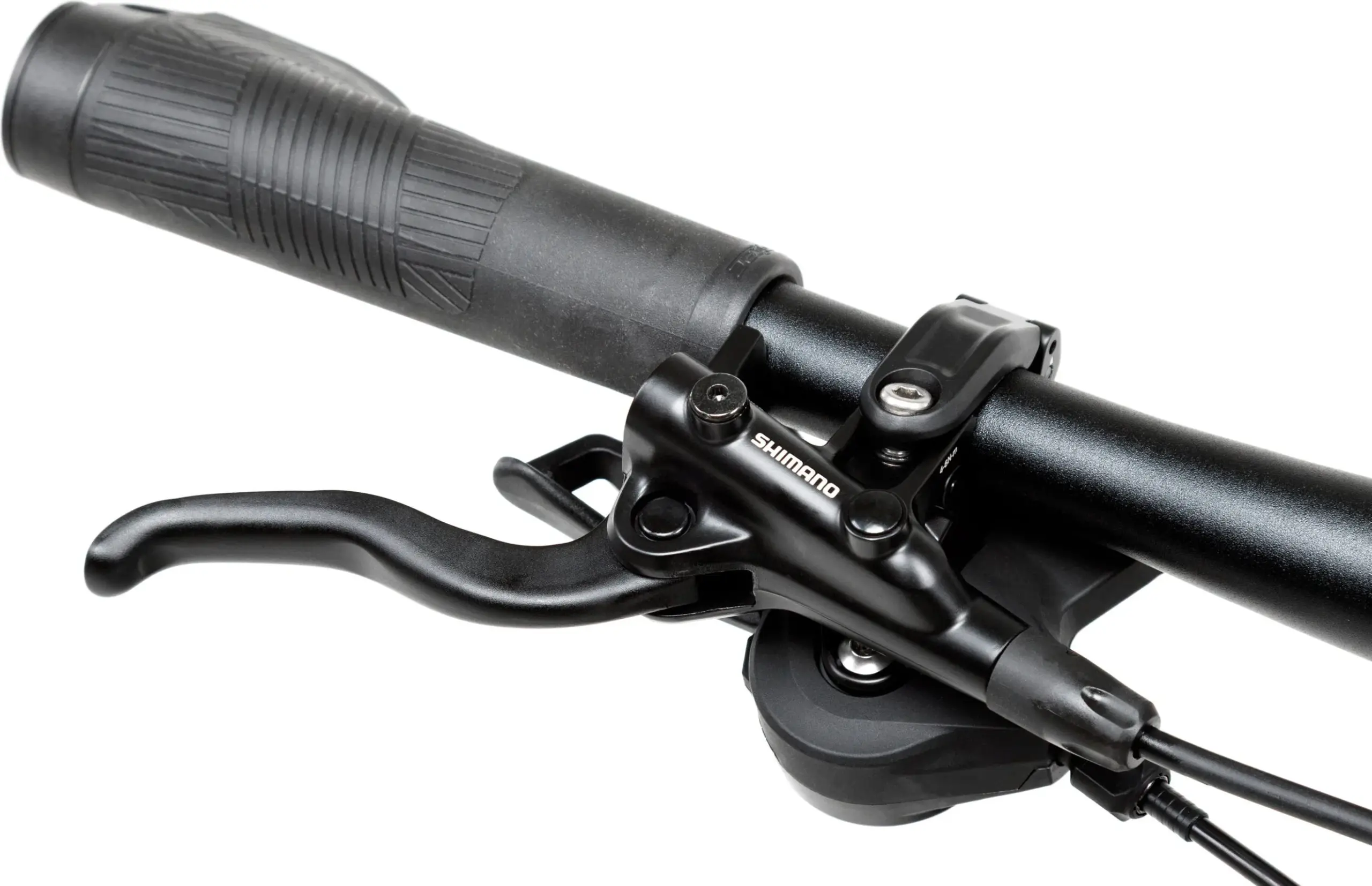 Nahaufnahme des linken Lenkers eines Geero FLEX E-Bikes mit schwarzem Griff, metallischem Bremshebel und dem
