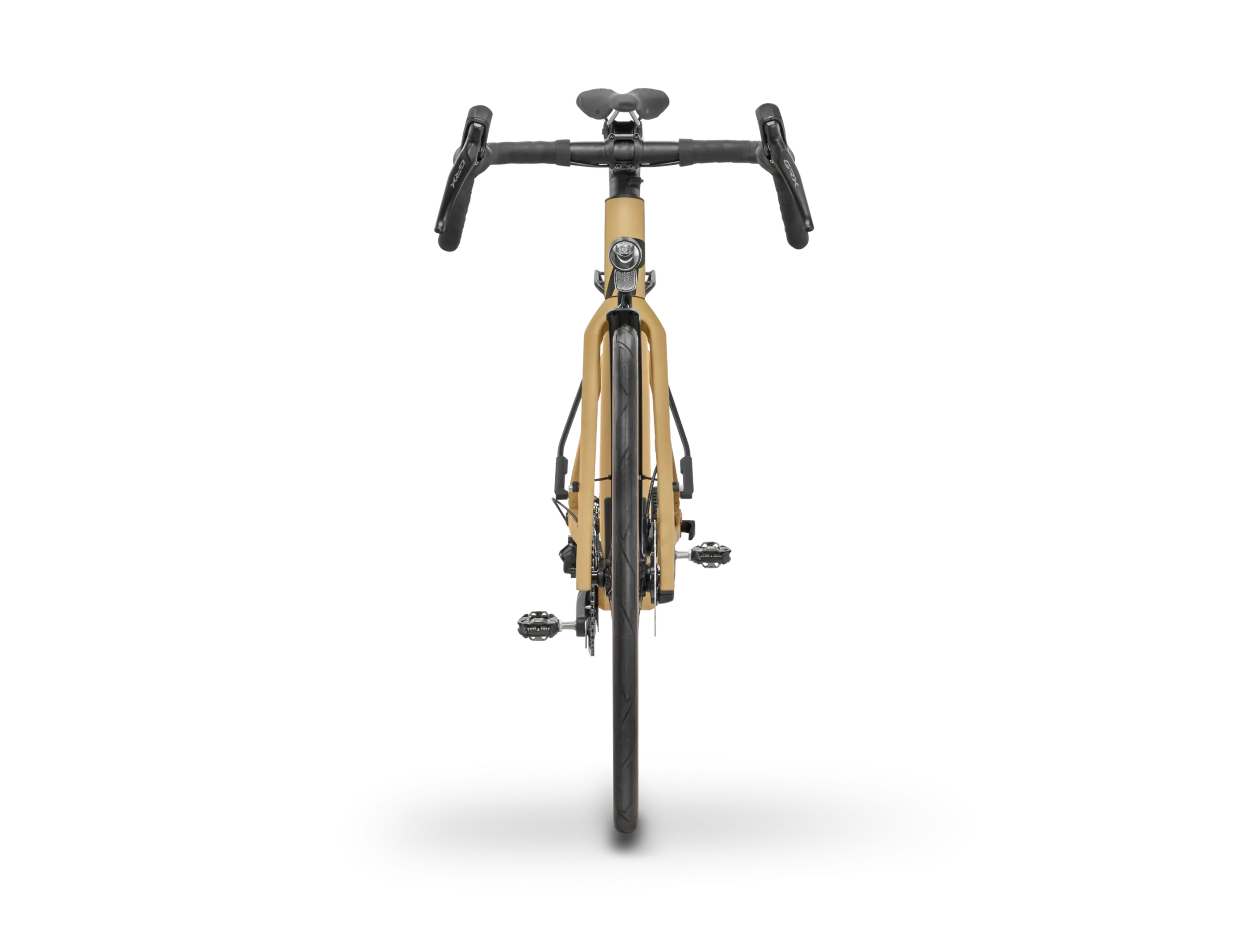 Frontansicht eines sandfarbenen ROSE Backroad AL EQ Gravelbikes mit integrierter Lichtanlage und Schutzblechen.