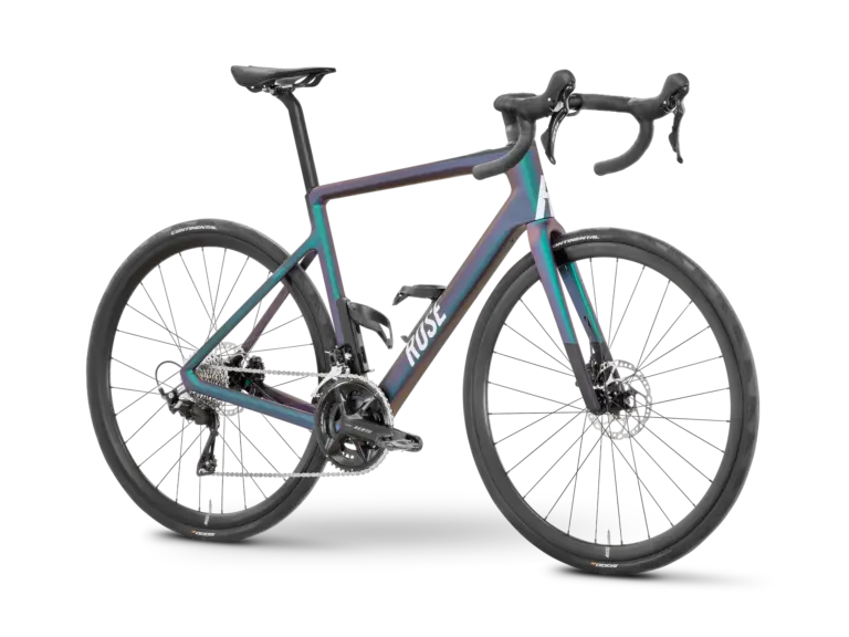 Seitenansicht eines Rose Reveal Endurance-Rennrads mit Carbonrahmen und Shimano 105 Di2 Schaltung in schillernder Farbgebung.