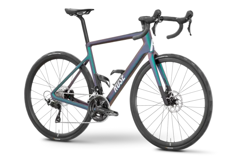 Seitenansicht eines Rose Reveal Endurance-Rennrads mit Carbonrahmen und Shimano 105 Di2 Schaltung in schillernder Farbgebung.