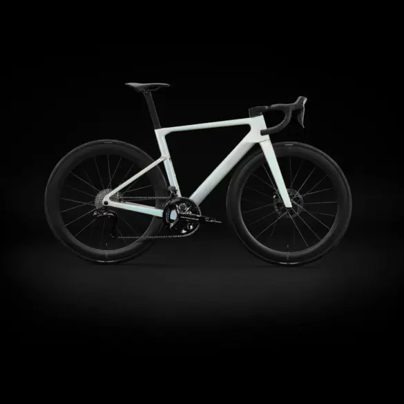 Komplettes Rose Shave FF Rennrad, von vorne links mit schwarzem Hintergrund