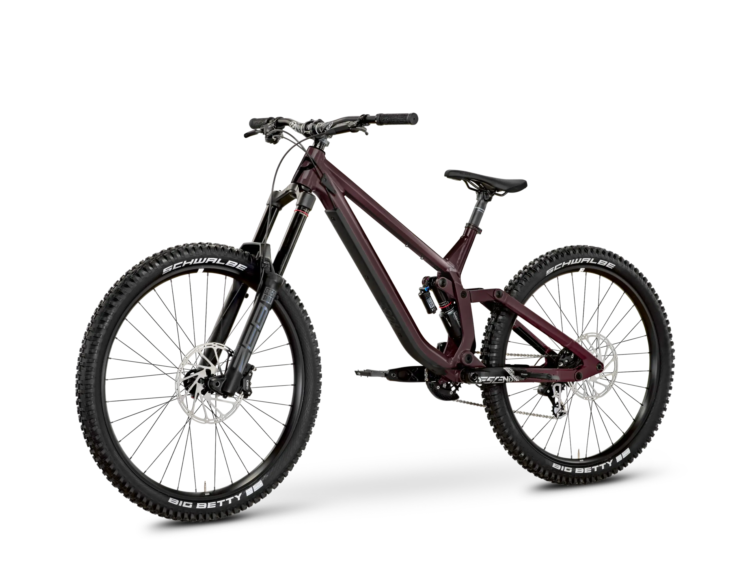 Ein tiefrotes Rose Scrub SC Freeride-Mountainbike mit Vollfederung, breiten Reifen und robuster Bauweise, präsentiert vor einem schwarzen Hintergrund.