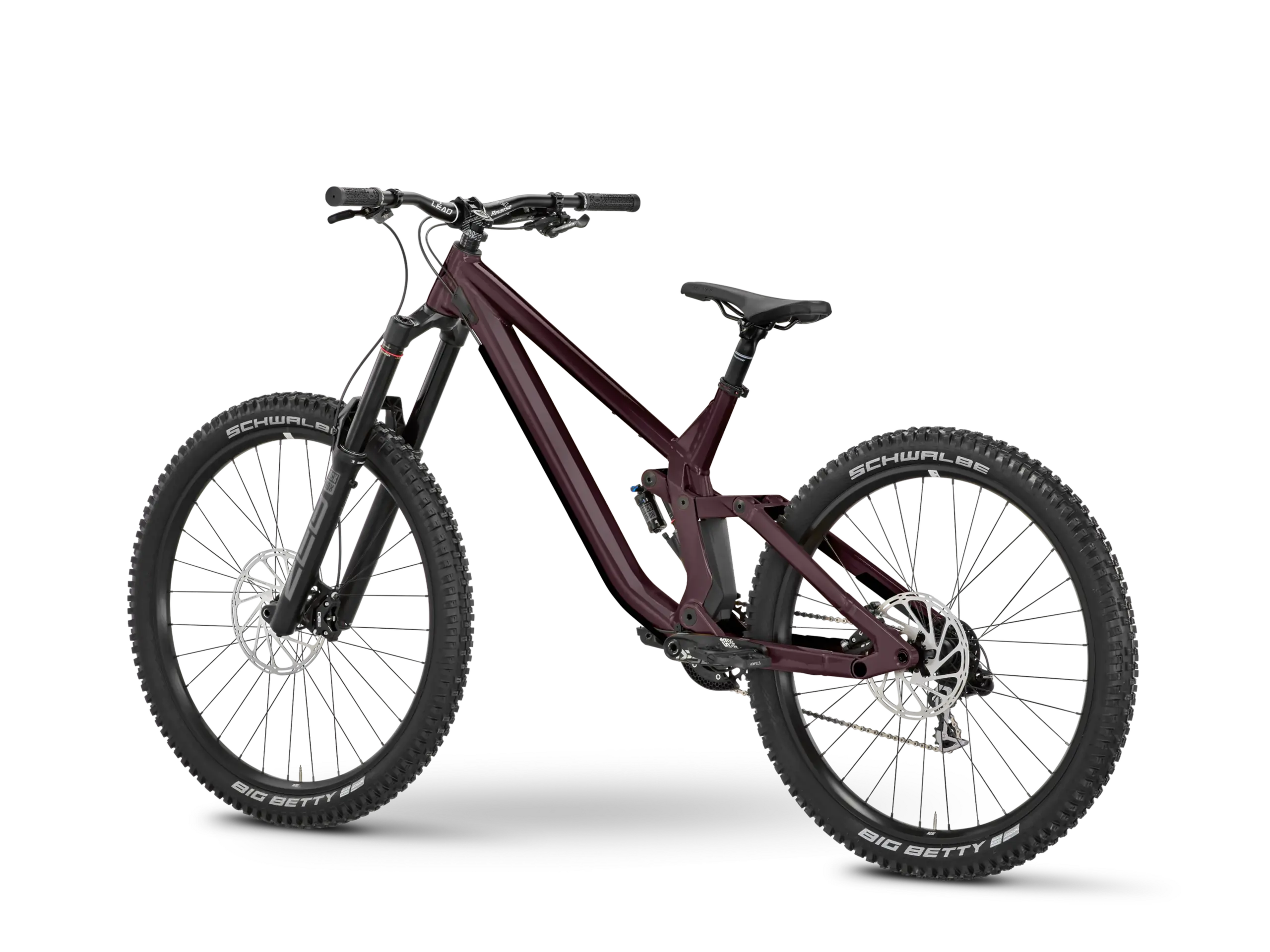 Violettes Rose Scrub SC Freeride Mountainbike, komplett von der Seite gezeigt, mit Fokus auf den robusten Rahmen, die Federung und die Reifen.