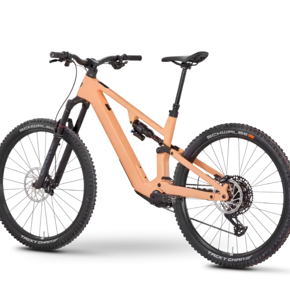 Ein Rose File Plus 70 E-Mountainbike in der Farbe Orange, mit Fokus auf integrierte Komponenten und Trail-Ausstattung.